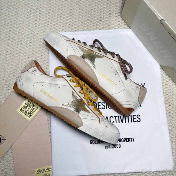Meet the Posher Shoes - Golden Goose star-pattern casual and fashionable flat shoes
